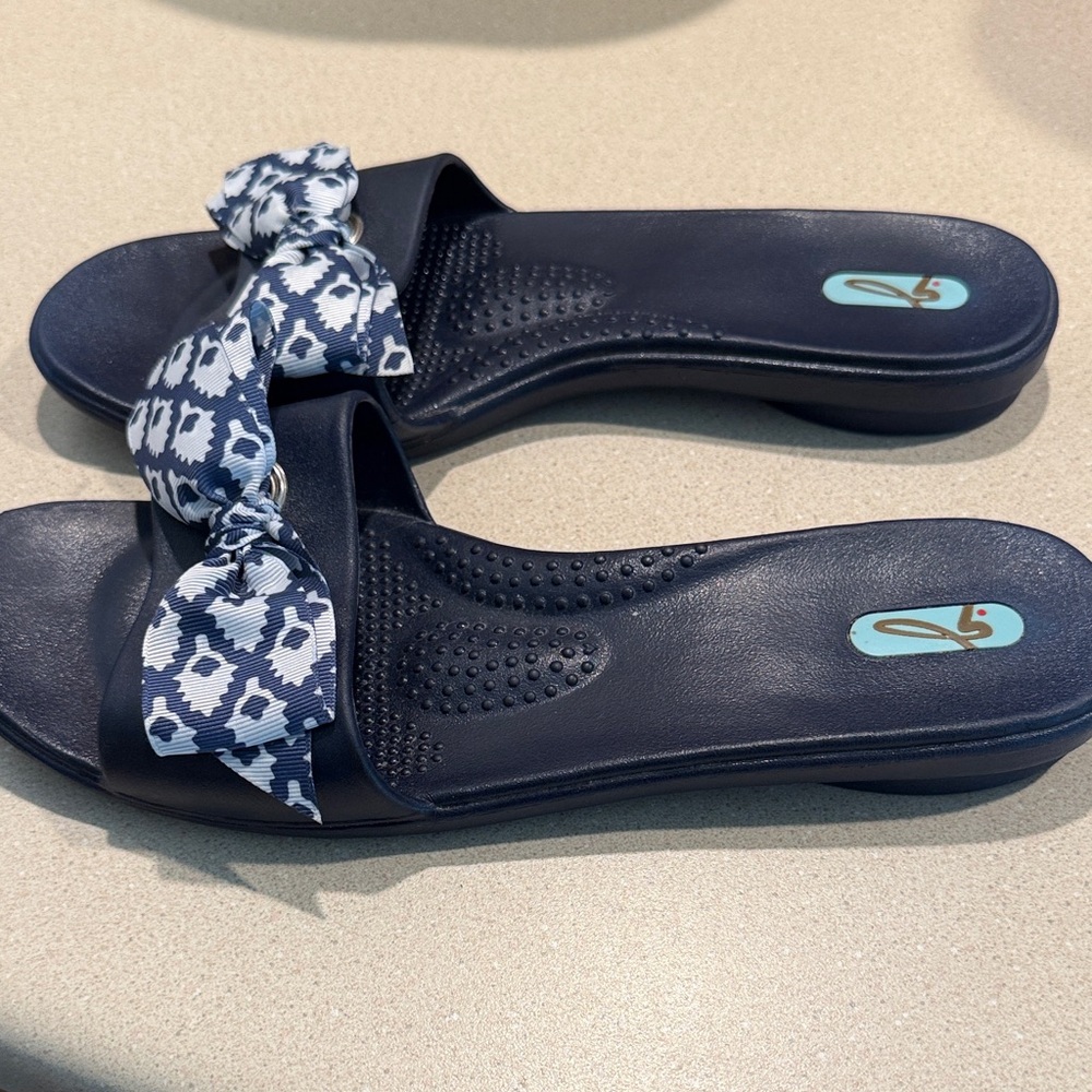 OKA b. Navy Blue Sandals with Patterned Bow L